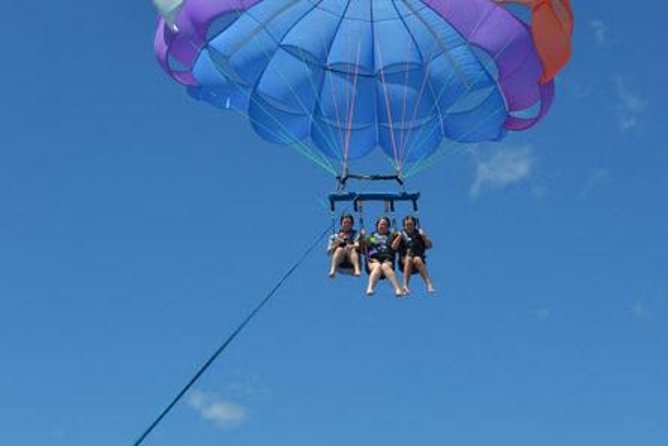 1-Hour Guided Hawaiian Parasailing in Waikiki